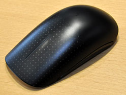 画像ギャラリー No.002のサムネイル画像 / Microsoft,マルチタッチ対応のワイヤレスマウス「TOUCH MOUSE」を発表。9月2日発売