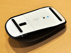 画像ギャラリー No.009のサムネイル画像 / Microsoft,マルチタッチ対応のワイヤレスマウス「TOUCH MOUSE」を発表。9月2日発売