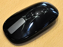 画像ギャラリー No.014のサムネイル画像 / Microsoft,マルチタッチ対応のワイヤレスマウス「TOUCH MOUSE」を発表。9月2日発売