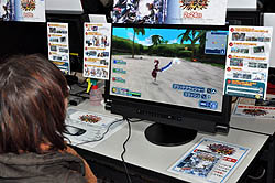 画像ギャラリー No.005のサムネイル画像 / お昼には2時間待ちも。酒井氏,寺田氏,菅沼氏も駆けつけた「ファンタシースターポータブル2 インフィニティ」の先行体験会をレポート