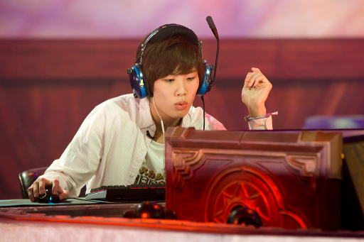 画像ギャラリー No.008のサムネイル画像 / 「Hearthstone」の国際大会“HCT冬季選手権”に出場したb787選手へのインタビューを掲載。世界一を決める大舞台ならではの戦術や緊張感とは