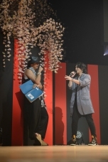 画像ギャラリー No.031のサムネイル画像 / 甘く囁き,壁ドンする傾城に酔いしれる「男遊郭 〜夏の宵の花吹雪〜」レポート