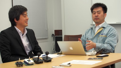 画像ギャラリー No.013のサムネイル画像 / 「隼」レバーはなぜ斜め上に入りにくいのか。HORI「ファイティングエッジ」開発陣とプロゲーマー・sako氏に聞く,アーケードスティックの最前線