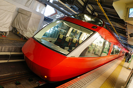 画像ギャラリー No.006のサムネイル画像 / リアルを走り,デジタルに手を振る「オンクレの中の人たち」。タイトーオンラインクレーンの基地に潜入し,中の人のお仕事に密着!