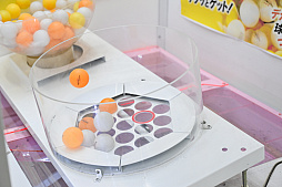 画像ギャラリー No.021のサムネイル画像 / リアルを走り,デジタルに手を振る「オンクレの中の人たち」。タイトーオンラインクレーンの基地に潜入し,中の人のお仕事に密着!