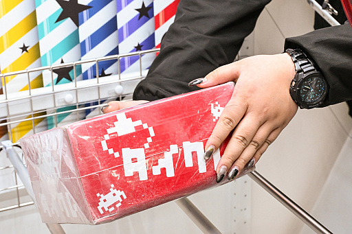 画像ギャラリー No.032のサムネイル画像 / リアルを走り,デジタルに手を振る「オンクレの中の人たち」。タイトーオンラインクレーンの基地に潜入し,中の人のお仕事に密着!