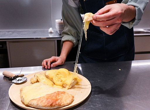 画像ギャラリー No.032のサムネイル画像 / モンハンワイルズのチーズナン作ってみた。