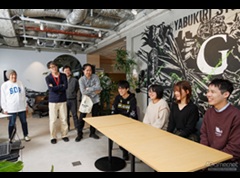 須田剛一“出奔”につき欠席裁判!! アドリブか,ムチャぶりか。「ROMEO IS A DEAD MAN」制作の裏側に迫るベテラン&若手との4人タッグマッチ2連戦