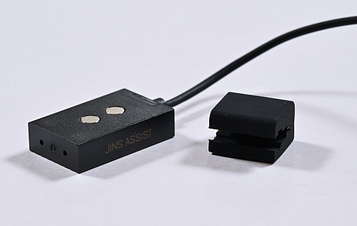 画像ギャラリー No.008のサムネイル画像 / 顔だけでゲームやってみるぜ! メガネに付ける未来的ハンズフリーマウス「JINS ASSIST」を実際に試してみた