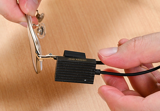 画像ギャラリー No.014のサムネイル画像 / 顔だけでゲームやってみるぜ! メガネに付ける未来的ハンズフリーマウス「JINS ASSIST」を実際に試してみた