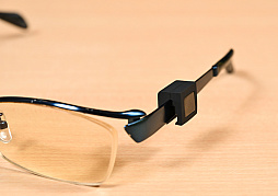 画像ギャラリー No.015のサムネイル画像 / 顔だけでゲームやってみるぜ! メガネに付ける未来的ハンズフリーマウス「JINS ASSIST」を実際に試してみた