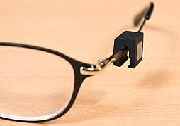 画像ギャラリー No.016のサムネイル画像 / 顔だけでゲームやってみるぜ! メガネに付ける未来的ハンズフリーマウス「JINS ASSIST」を実際に試してみた