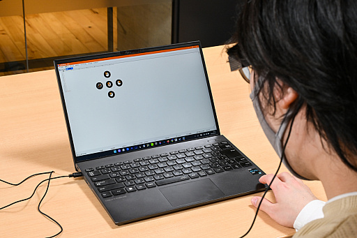 画像ギャラリー No.021のサムネイル画像 / 顔だけでゲームやってみるぜ! メガネに付ける未来的ハンズフリーマウス「JINS ASSIST」を実際に試してみた