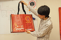 画像ギャラリー No.023のサムネイル画像 / 5分で覚えて一晩遊べる。麻雀の読み合いが凝縮された新作テーブルゲーム「すずめ雀」を体験してきた