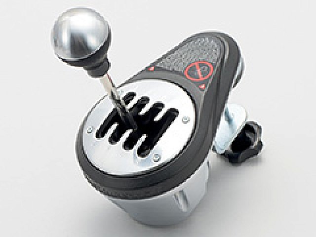 HW短評：Thrustmaster「TH8A Add-On Shifter」（1）ステアリング