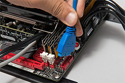 画像ギャラリー No.050のサムネイル画像 / 【PR】PCゲーマーのための「超小型ゲームPC」自作講座。カード長170mmのASUS製GTX 760カードなら,PCはここまで小さくできる