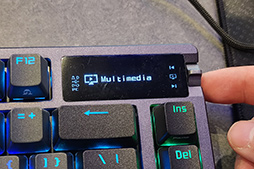 画像ギャラリー No.017のサムネイル画像 / エイム練習サービスと共同開発したASUSのeスポーツ特化型マウス「ROG Harpe Ace」とマウスパッド「ROG Hone Ace」が3月10日発売