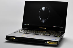 画像ギャラリー No.004のサムネイル画像 / 完全新作となったALIENWAREのノートPCを写真で見る。デザインは「戦艦」から「ステルス戦闘機」に!?