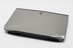 画像ギャラリー No.026のサムネイル画像 / 完全新作となったALIENWAREのノートPCを写真で見る。デザインは「戦艦」から「ステルス戦闘機」に!?