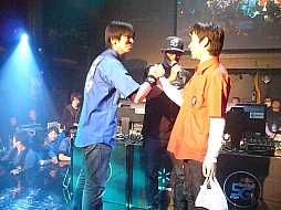 画像ギャラリー No.013のサムネイル画像 / 東西の凄腕プレイヤー達が5つのジャンルで激突。初開催となった「Red Bull 5G FINALS」の模様をレポート