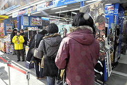 画像ギャラリー No.004のサムネイル画像 / 「DmC Devil May Cry」がついに発売。プロデューサーの江城氏とアシスタントプロデューサーの内田氏から,いろいろな話も聞けた発売記念イベントをレポート