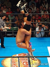 画像ギャラリー No.018のサムネイル画像 / 長島☆自演乙☆雄一郎選手がプロレスデビュー戦で勝利! ブラック★ロックシューターが戦ったり,ミルキィホームズが歌ったり泣いたり……と事件続発の「ブシロードレスリング」レポート