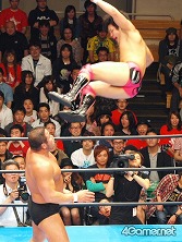 画像ギャラリー No.026のサムネイル画像 / 長島☆自演乙☆雄一郎選手がプロレスデビュー戦で勝利! ブラック★ロックシューターが戦ったり,ミルキィホームズが歌ったり泣いたり……と事件続発の「ブシロードレスリング」レポート
