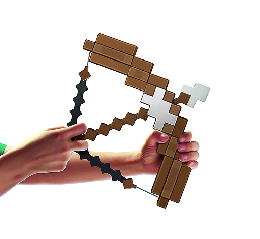 Minecraft より ダイヤモンドの剣 エンチャントされたツルハシ 弓矢がおもちゃに 弓矢はサウンドも再現