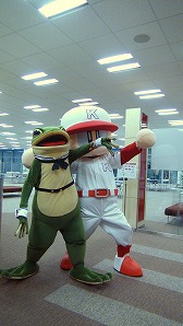 画像ギャラリー No.016のサムネイル画像 / 「ワールドサッカーコレクション」愛媛FCの熱烈サポーター「一平くん」が登場