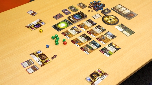 画像ギャラリー No.006のサムネイル画像 / 秋の夜長を冒涜的に過ごすための「エルダーサイン 完全日本語版」レビュー。「クトゥルフ神話」の入門にも最適な協力型ダイスゲーム