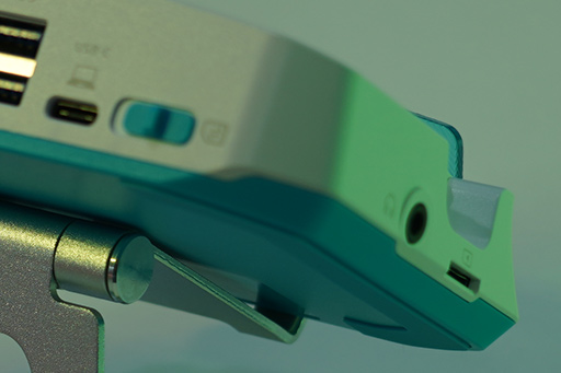 画像ギャラリー No.013のサムネイル画像 / 携帯型ゲームPC向けドックやUSB ACアダプタにキャプチャ機能を内蔵!? ユニークな製品を多数出展したAVerMedia