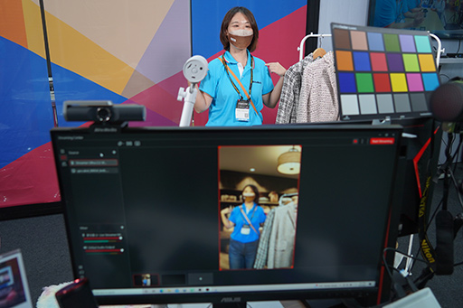 画像ギャラリー No.021のサムネイル画像 / 携帯型ゲームPC向けドックやUSB ACアダプタにキャプチャ機能を内蔵!? ユニークな製品を多数出展したAVerMedia