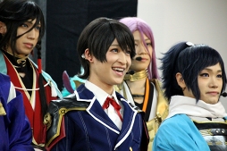 画像ギャラリー No.003のサムネイル画像 / 「ミュージカル『刀剣乱舞』〜真剣乱舞祭2018〜」レポート。紅白出場メンバーがほぼ全員そろった会見の模様と幕張メッセ昼公演の模様をお届け