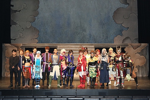 画像ギャラリー No.002のサムネイル画像 / 「斬劇『戦国BASARA4 皇』本能寺の変」の公演がスタート。ゲームのアクションを再現すべく,さらにパワーアップした殺陣を確認できたゲネプロの模様をレポート