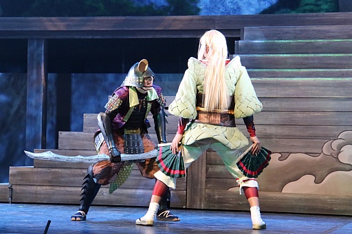 画像ギャラリー No.015のサムネイル画像 / 「斬劇『戦国BASARA4 皇』本能寺の変」の公演がスタート。ゲームのアクションを再現すべく,さらにパワーアップした殺陣を確認できたゲネプロの模様をレポート