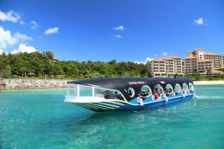 画像ギャラリー No.042のサムネイル画像 / 観光・航空事業への貢献を目指す「そらとぶピカチュウプロジェクト」が発足。沖縄の観光地や公共交通機関にポケモンたちが登場