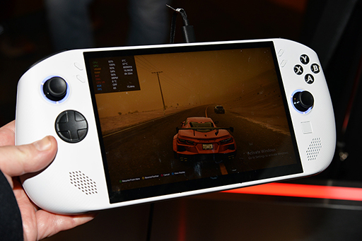 画像ギャラリー No.002のサムネイル画像 / 携帯型ゲームPC「Legion Go」の新製品やRTX 50&Core Ultra 200HX搭載ゲームノートPCをLenovoが展示