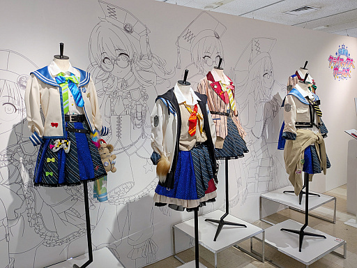 画像ギャラリー No.007のサムネイル画像 / 「アイドルマスター シャイニーカラーズ」の衣装展が,大丸東京店にて開催中。会期を通して計250着以上のライブ衣装を間近で観賞できる!