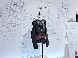 画像ギャラリー No.016のサムネイル画像 / 「アイドルマスター シャイニーカラーズ」の衣装展が,大丸東京店にて開催中。会期を通して計250着以上のライブ衣装を間近で観賞できる!