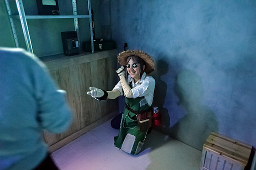 画像ギャラリー No.010のサムネイル画像 / イマーシブ・フォート東京の「Identity V 第五人格」アトラクションで脱出なるか!? リアルでロッカーにギュウ詰めの体験レポ