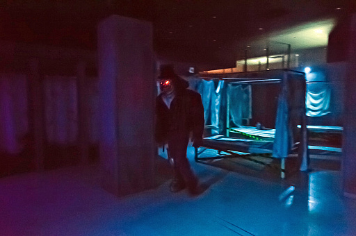 画像ギャラリー No.013のサムネイル画像 / イマーシブ・フォート東京の「Identity V 第五人格」アトラクションで脱出なるか!? リアルでロッカーにギュウ詰めの体験レポ