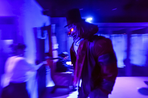 画像ギャラリー No.017のサムネイル画像 / イマーシブ・フォート東京の「Identity V 第五人格」アトラクションで脱出なるか!? リアルでロッカーにギュウ詰めの体験レポ