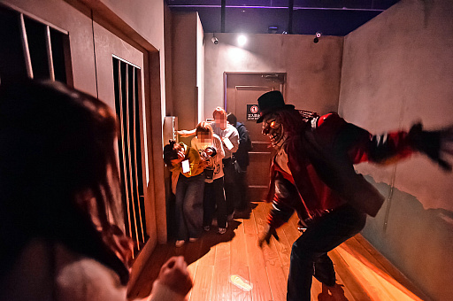 画像ギャラリー No.018のサムネイル画像 / イマーシブ・フォート東京の「Identity V 第五人格」アトラクションで脱出なるか!? リアルでロッカーにギュウ詰めの体験レポ