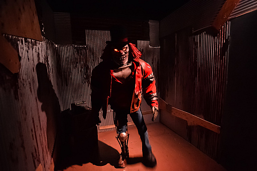 画像ギャラリー No.021のサムネイル画像 / イマーシブ・フォート東京の「Identity V 第五人格」アトラクションで脱出なるか!? リアルでロッカーにギュウ詰めの体験レポ