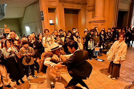 画像ギャラリー No.028のサムネイル画像 / イマーシブ・フォート東京の「Identity V 第五人格」アトラクションで脱出なるか!? リアルでロッカーにギュウ詰めの体験レポ