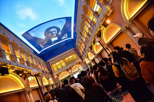 画像ギャラリー No.040のサムネイル画像 / イマーシブ・フォート東京の「Identity V 第五人格」アトラクションで脱出なるか!? リアルでロッカーにギュウ詰めの体験レポ