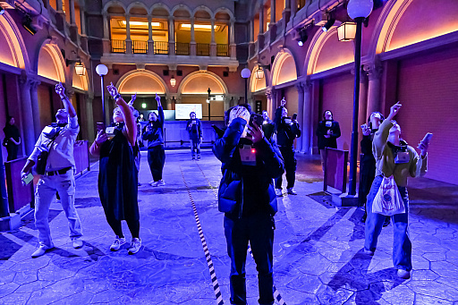 画像ギャラリー No.044のサムネイル画像 / イマーシブ・フォート東京の「Identity V 第五人格」アトラクションで脱出なるか!? リアルでロッカーにギュウ詰めの体験レポ