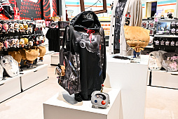 画像ギャラリー No.060のサムネイル画像 / イマーシブ・フォート東京の「Identity V 第五人格」アトラクションで脱出なるか!? リアルでロッカーにギュウ詰めの体験レポ