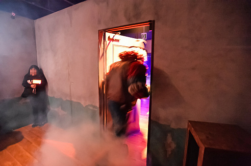 画像ギャラリー No.069のサムネイル画像 / イマーシブ・フォート東京の「Identity V 第五人格」アトラクションで脱出なるか!? リアルでロッカーにギュウ詰めの体験レポ