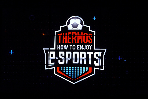 画像ギャラリー No.001のサムネイル画像 / サーモスの真空断熱タンブラーの冷たい飲み物で,熱いeスポーツ観戦を。「THERMOS HOW TO ENJOY e-SPORTS」発表会をレポート